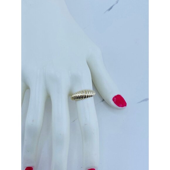 10k gold ring dome size 8 - Picture 4 of 6